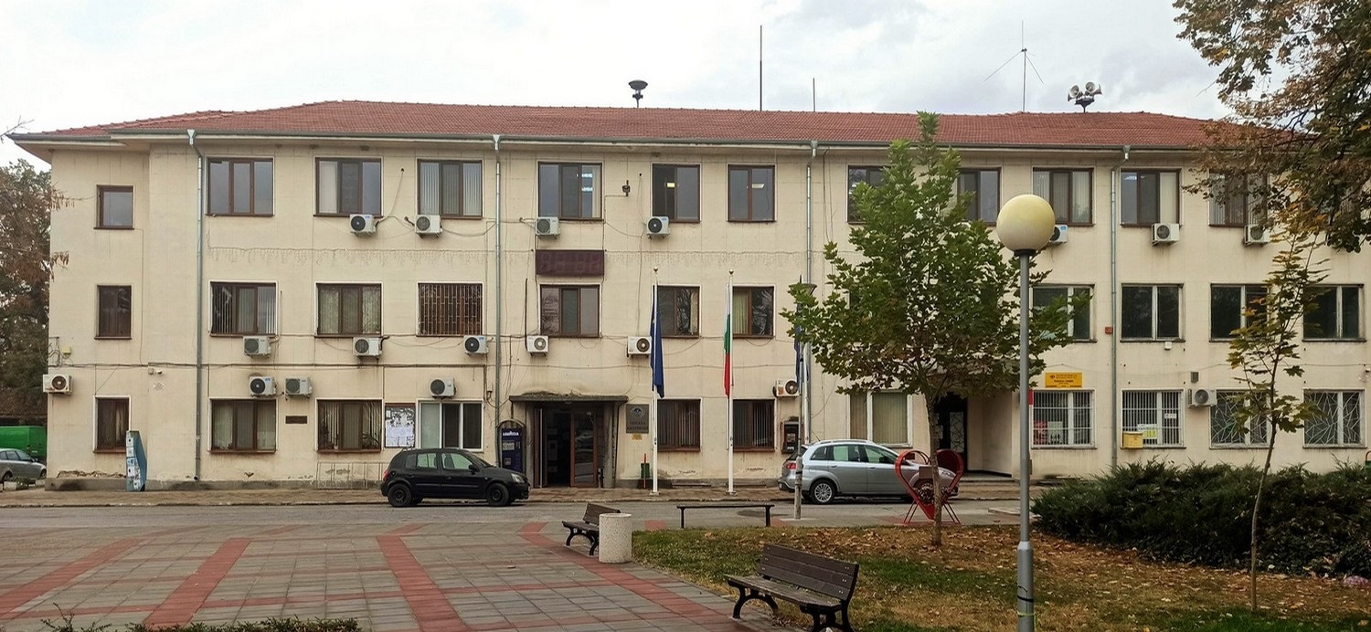 административната сграда на общината